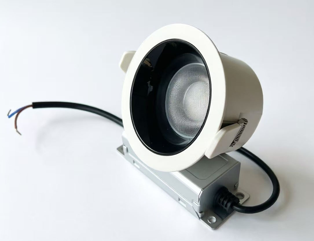 LED嵌入式防水筒灯